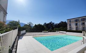 Grand studio 38m2 dans ancien palace avec piscine et place de parking privée
